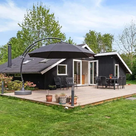 6 Person In Vejby-by Traum